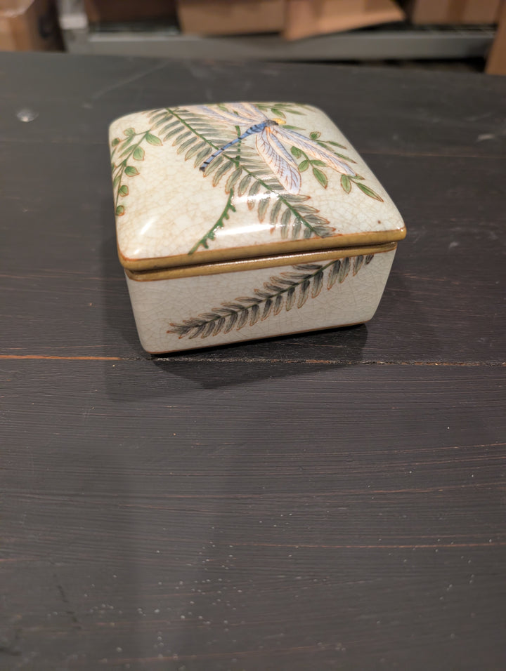 HomArt Morning Fern porcelain keepsake box with dragonfly and fern lid, three-quarter view